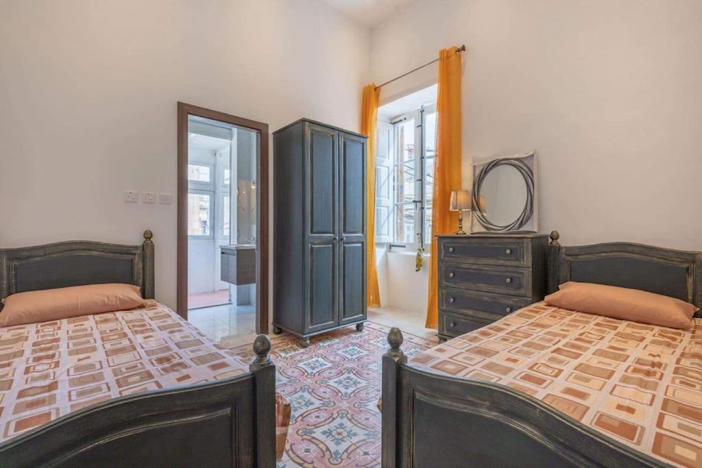Spacious 4-Bedrooms Townhouse In Tas-Sliema Exteriör bild